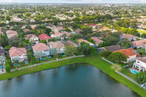 Villa ou maison à vendre à Pembroke Pines, Floride: 3 chambres, 169.45 m2 № 1418745 - photo 27