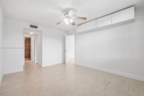 Condominio en venta en Miami, Florida, 1 dormitorio, 78.04 m2 № 1418781 - foto 10