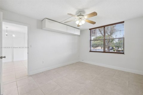 Condominio en venta en Miami, Florida, 1 dormitorio, 78.04 m2 № 1418781 - foto 4