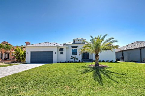 House in Port Charlotte, Florida 4 bedrooms, 195.47 sq.m. № 1123756 - photo 10