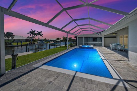 Villa ou maison à vendre à Port Charlotte, Floride: 4 chambres, 195.47 m2 № 1123756 - photo 2