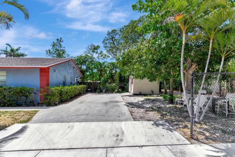 House in Delray Beach, Florida 4 bedrooms, 132.85 sq.m. № 1142519 - photo 21