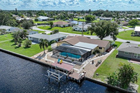 House in Port Charlotte, Florida 3 bedrooms, 246.19 sq.m. № 1386590 - photo 2