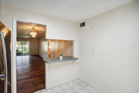 Condo in Tampa, Florida, 2 bedrooms  № 1390518 - photo 12