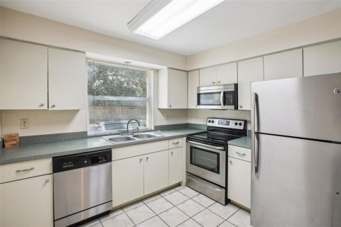 Condo in Tampa, Florida, 2 bedrooms  № 1390518 - photo 10