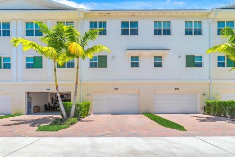 Townhouse in Palm Beach Gardens, Florida 3 bedrooms, 209.22 sq.m. № 1207323 - photo 19