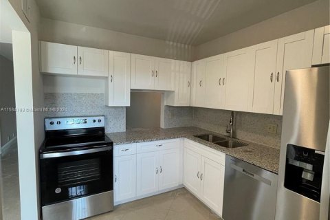 Condo in West Palm Beach, Florida, 1 bedroom  № 1170736 - photo 3