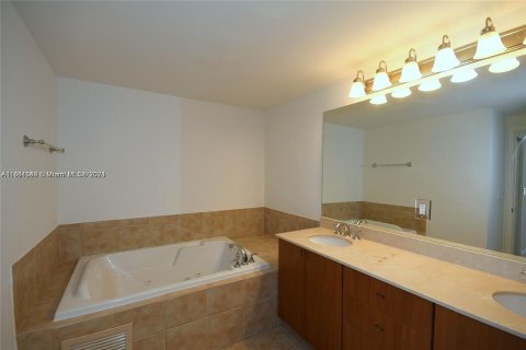 Condominio en venta en Coral Gables, Florida, 3 dormitorios, 123.47 m2 № 1412412 - foto 13