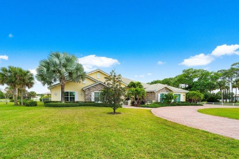 House in Jupiter, Florida 5 bedrooms, 490.52 sq.m. № 1222442 - photo 2