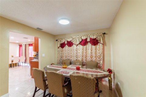 Villa ou maison à vendre à Sunrise, Floride: 2 chambres, 111.2 m2 № 1180310 - photo 11