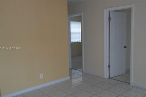 Купить коммерческую недвижимость в Халландейл-Бич, Флорида 186.36м2, № 1000333 - фото 11