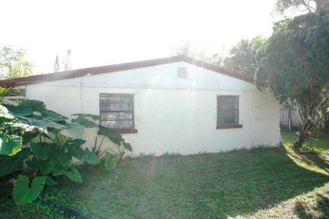 House in Vero Beach, Florida 3 bedrooms, 131.92 sq.m. № 983939 - photo 14