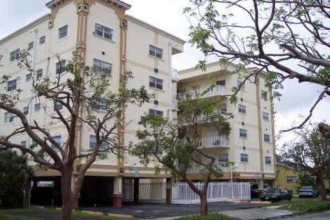 Condo in Hollywood, Florida, 2 bedrooms  № 1079254 - photo 22