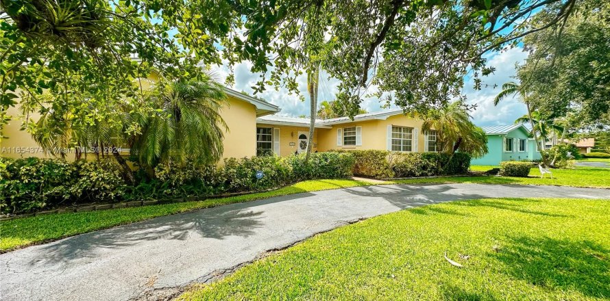 Villa ou maison à Palmetto Bay, Floride 3 chambres, 163.88 m2 № 1348770