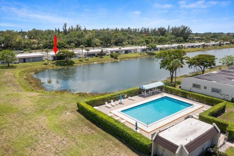 Villa ou maison à vendre à West Palm Beach, Floride: 2 chambres, 120.96 m2 № 1227044 - photo 1