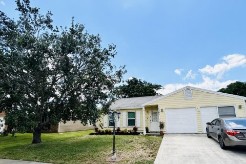 Villa ou maison à vendre à Lake Worth, Floride: 3 chambres, 140.47 m2 № 1222783 - photo 1