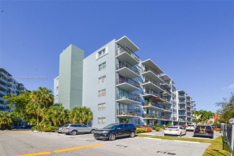 Купить кондоминиум в Норт-Майами, Флорида 1 спальня, 69.68м2, № 990328 - фото 1