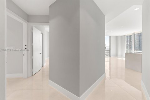 Condominio en venta en Miami, Florida, 3 dormitorios, 136.57 m2 № 990243 - foto 5