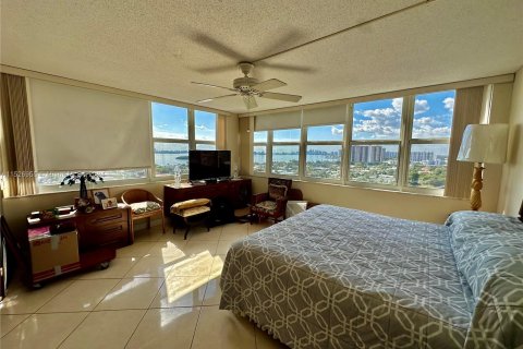 Copropriété à vendre à North Miami, Floride: 2 chambres, 110.37 m2 № 990326 - photo 17