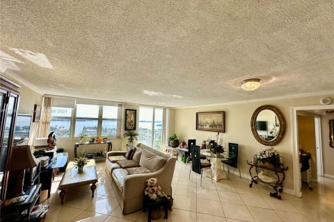 Copropriété à vendre à North Miami, Floride: 2 chambres, 110.37 m2 № 990326 - photo 4