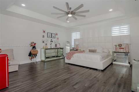 Casa en venta en Miami Lakes, Florida, 5 dormitorios, 319.58 m2 № 1292361 - foto 17