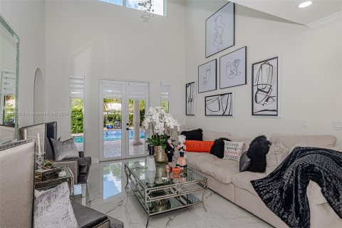 Casa en venta en Miami Lakes, Florida, 5 dormitorios, 319.58 m2 № 1292361 - foto 8