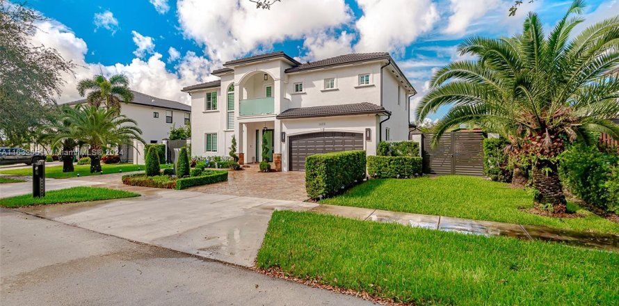 Villa ou maison à Miami Lakes, Floride 5 chambres, 319.58 m2 № 1292361