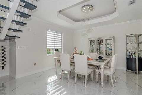 Villa ou maison à vendre à Miami Lakes, Floride: 5 chambres, 319.58 m2 № 1292361 - photo 30