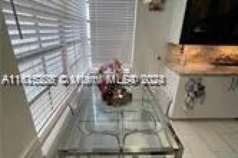 Condo in Miami Beach, Florida, 2 bedrooms  № 1237386 - photo 7