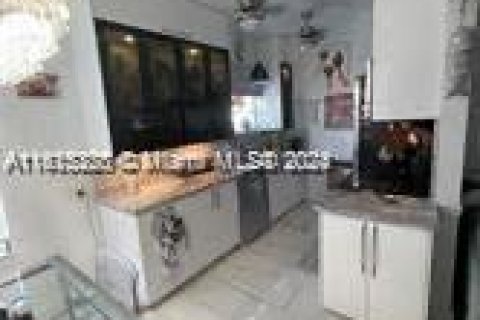 Condo in Miami Beach, Florida, 2 bedrooms  № 1237386 - photo 6