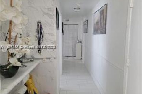 Condo in Miami Beach, Florida, 2 bedrooms  № 1237386 - photo 4