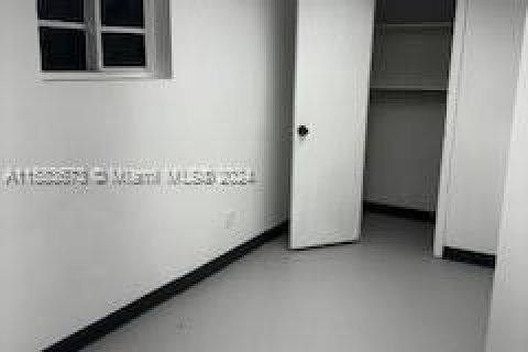 House in Miami, Florida 3 bedrooms, 204.94 sq.m. № 1167938 - photo 25