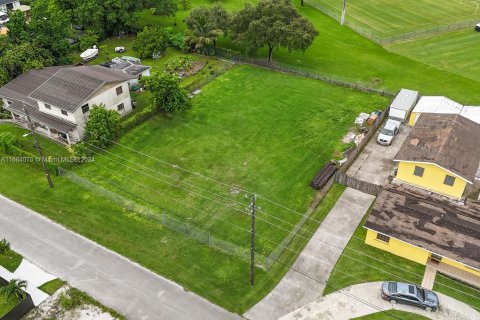 Terreno en venta en Miami, Florida № 1380403 - foto 11