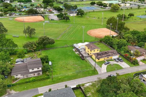 Terreno en venta en Miami, Florida № 1380403 - foto 4