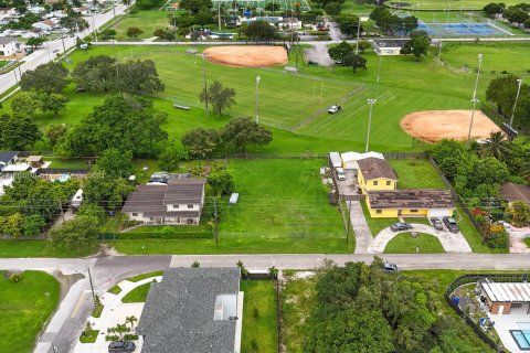 Terreno en venta en Miami, Florida № 1380403 - foto 3