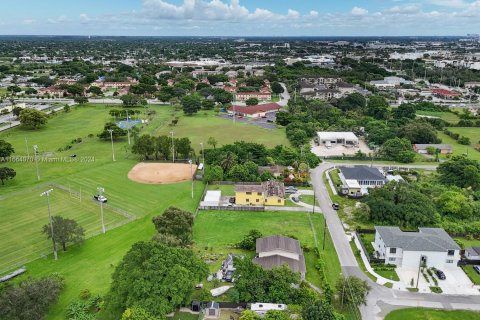 Terreno en venta en Miami, Florida № 1380403 - foto 6