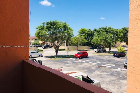 Condominio en venta en Hialeah, Florida, 2 dormitorios, 68.47 m2 № 1215884 - foto 15