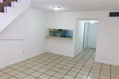 Condominio en venta en Hialeah, Florida, 2 dormitorios, 68.47 m2 № 1215884 - foto 1