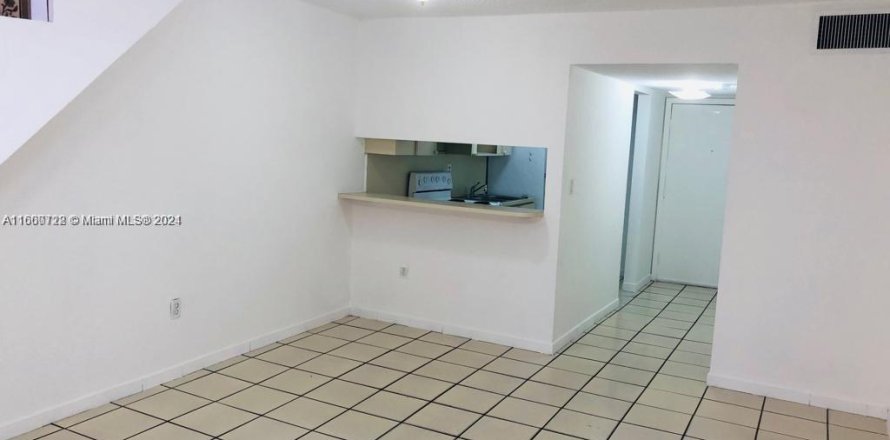 Condominio en Hialeah, Florida, 2 dormitorios  № 1215884