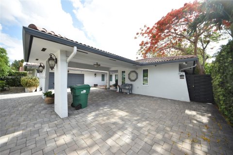 House in Miami, Florida 6 bedrooms, 299.33 sq.m. № 1209358 - photo 10