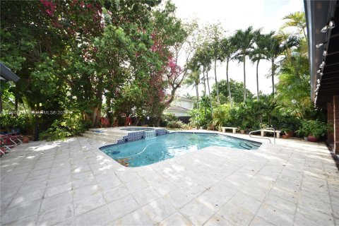 House in Miami, Florida 6 bedrooms, 299.33 sq.m. № 1209358 - photo 17