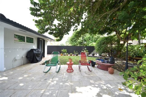 House in Miami, Florida 6 bedrooms, 299.33 sq.m. № 1209358 - photo 19