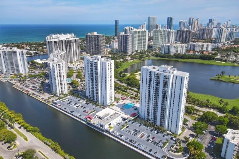 Condominio en venta en Aventura, Florida, 1 dormitorio, 70.14 m2 № 1215883 - foto 2