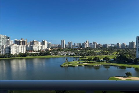 Condo in Aventura, Florida, 1 bedroom  № 1215883 - photo 1