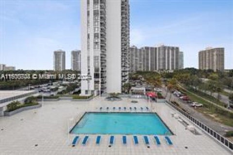 Condominio en venta en Aventura, Florida, 1 dormitorio, 70.14 m2 № 1215883 - foto 3