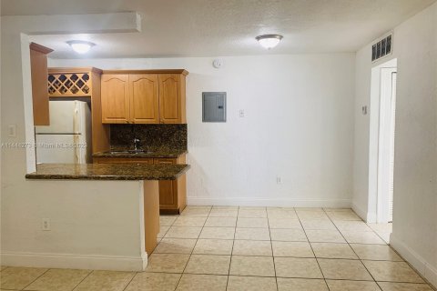 Снять в аренду квартиру в Норт-Майами, Флорида 1 спальня, 50.45м2, № 691360 - фото 7