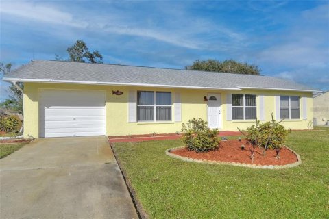 House in Port Charlotte, Florida 2 bedrooms, 97.55 sq.m. № 1307413 - photo 1