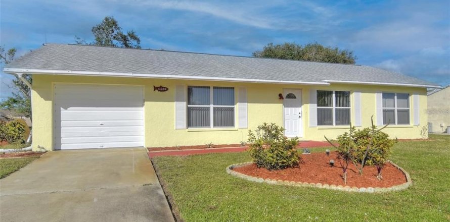 House in Port Charlotte, Florida 2 bedrooms, 97.55 sq.m. № 1307413