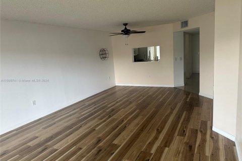Condominio en venta en Pembroke Pines, Florida, 2 dormitorios, 112.13 m2 № 1230908 - foto 13