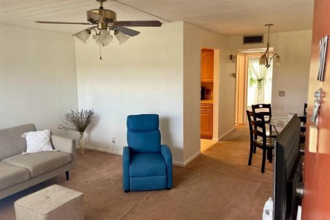 Condo in Pembroke Pines, Florida, 1 bedroom  № 1185395 - photo 1